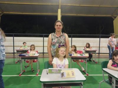 Noite de Autógrafos dos alunos do Jardim 2 da Escola Aluísio Maier foi um verdadeiro sucesso